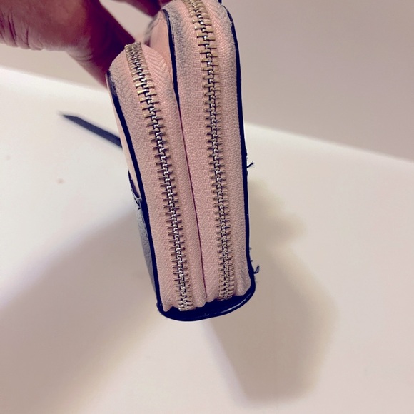 Large Carryall Zip-Around Leather Wristlet Wallet. Black and peach - Picture 7 of 16